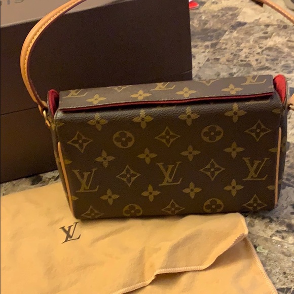 Louis Vuitton Handbags - Louis Vuitton small bag